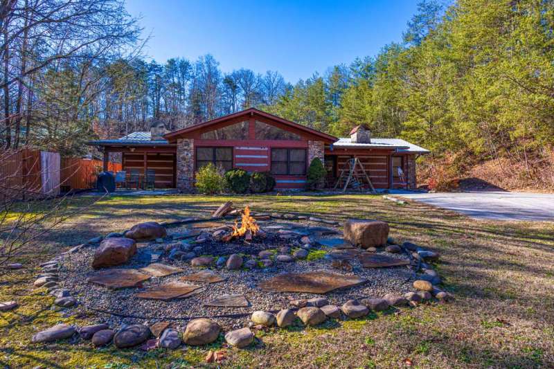 Pet Friendly Cabin Pigeon Forge